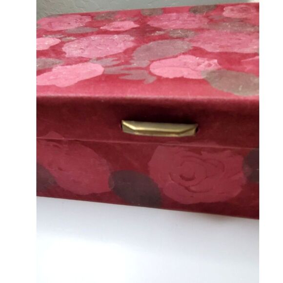 Hand-Painted Jewelry Box in Pink Roses and Green Leafs with a Brass knob - Picture 2 of 10
